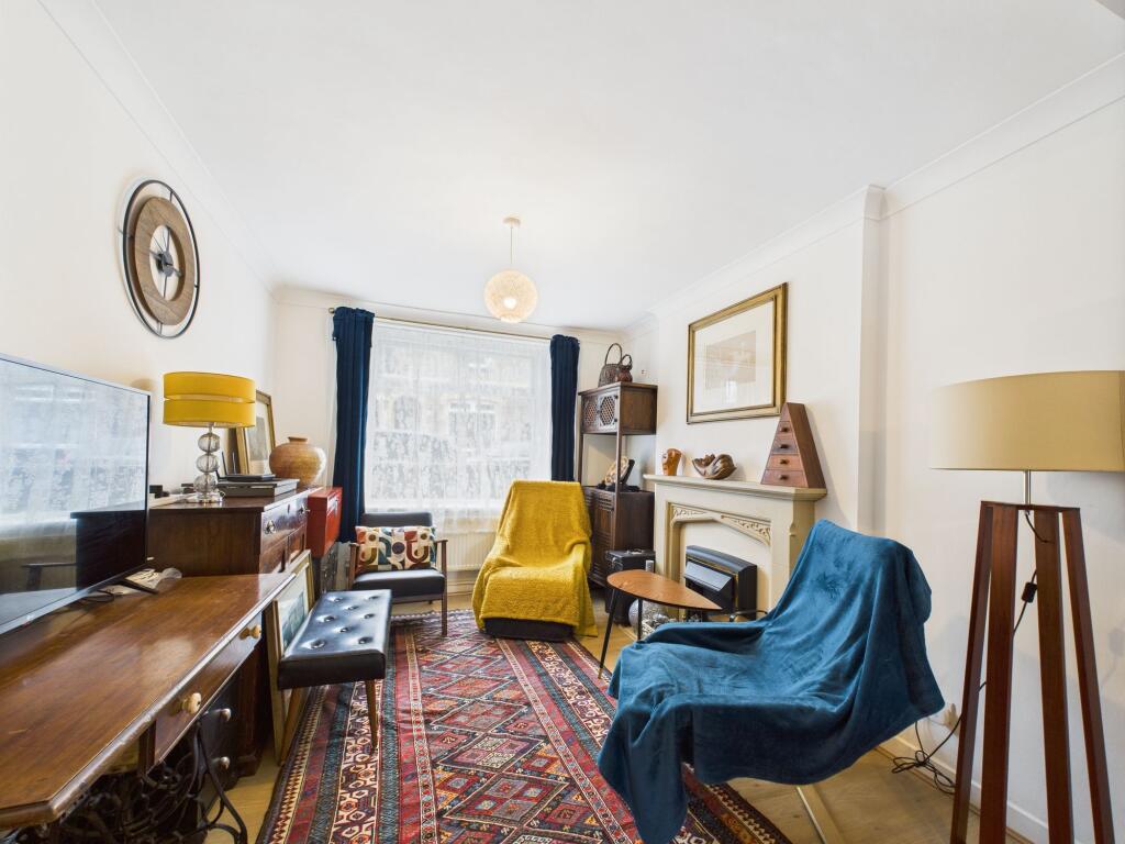 Sitting Room/Dining Room