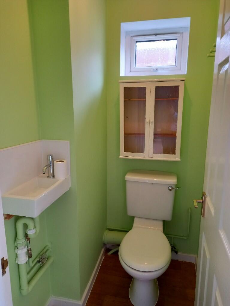 FITTED CLOAKROOM 