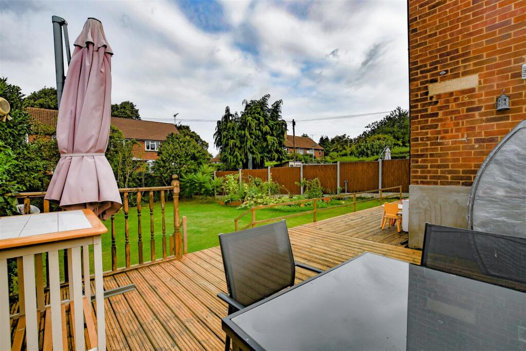 Rear Garden 1 .jpg