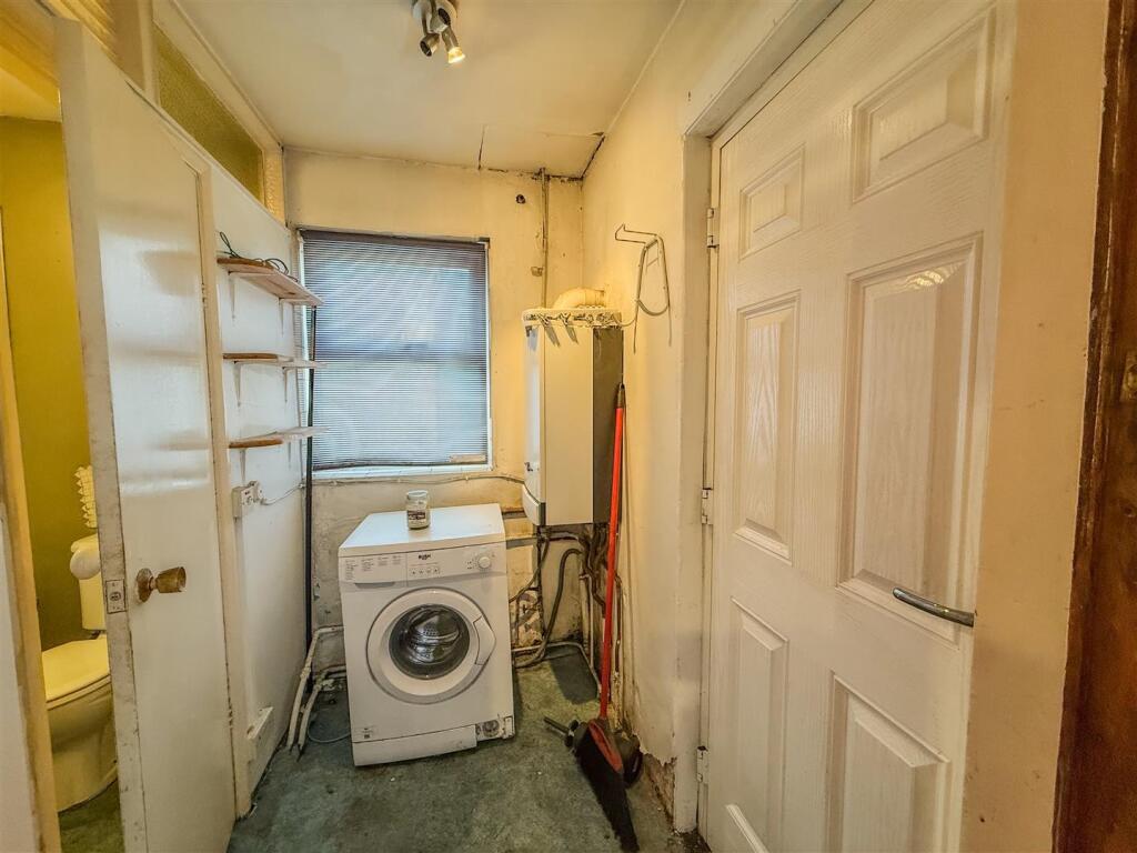 REAR HALLWAY/UTILITY AREA