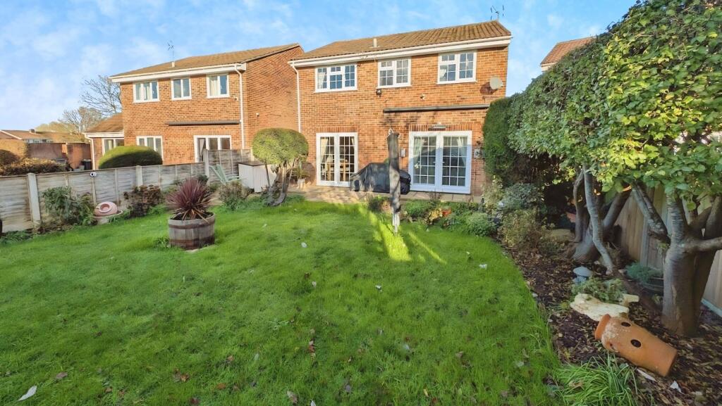 49 Cornwall Crescent rear garden a.jpg