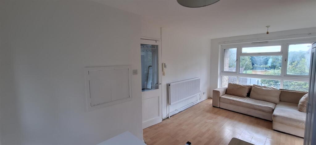 Living room 1.jpg