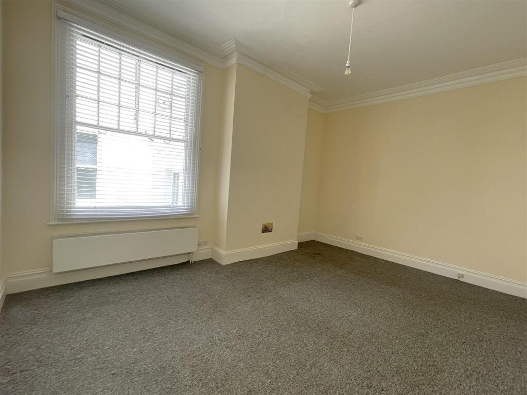 Bedroom 11.jpg