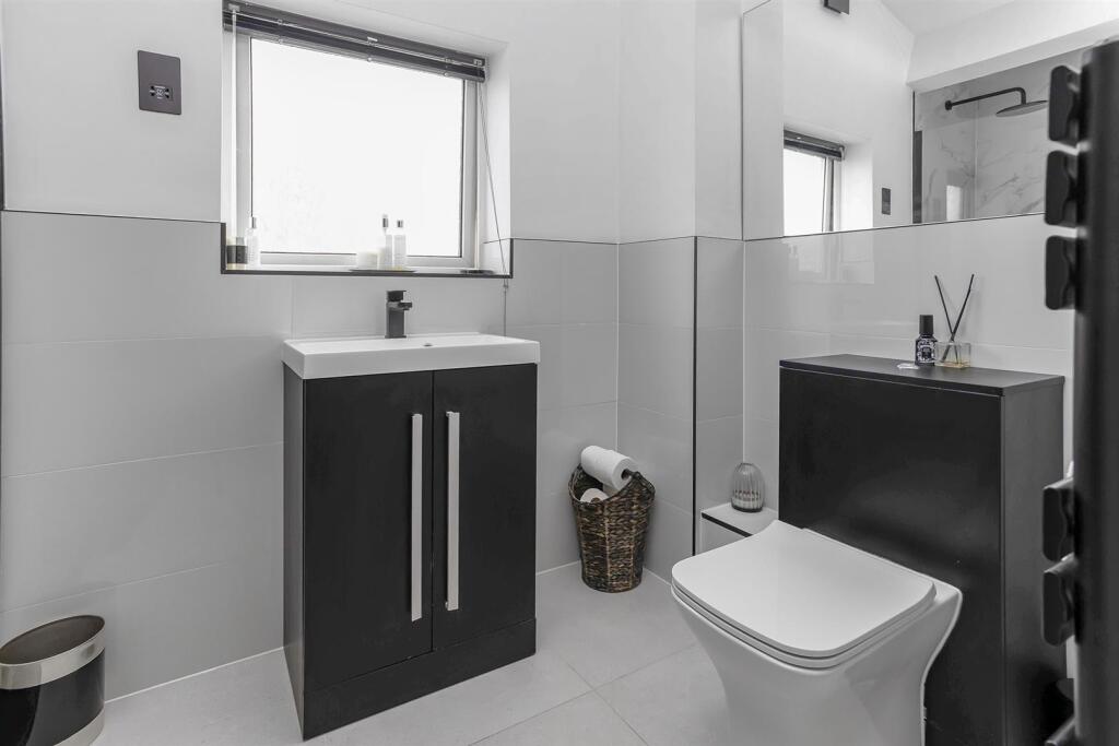 Mayfields, 1 Manor Close