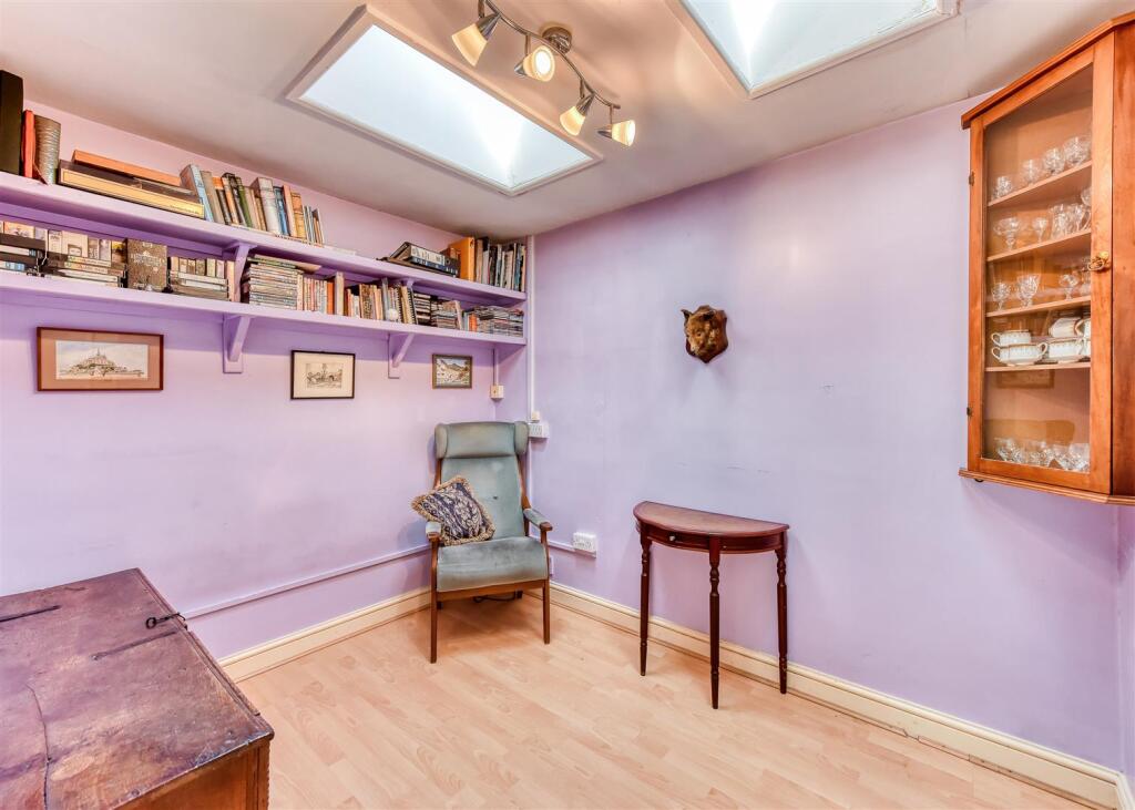 109 Bhylls Lane-bed3.jpg