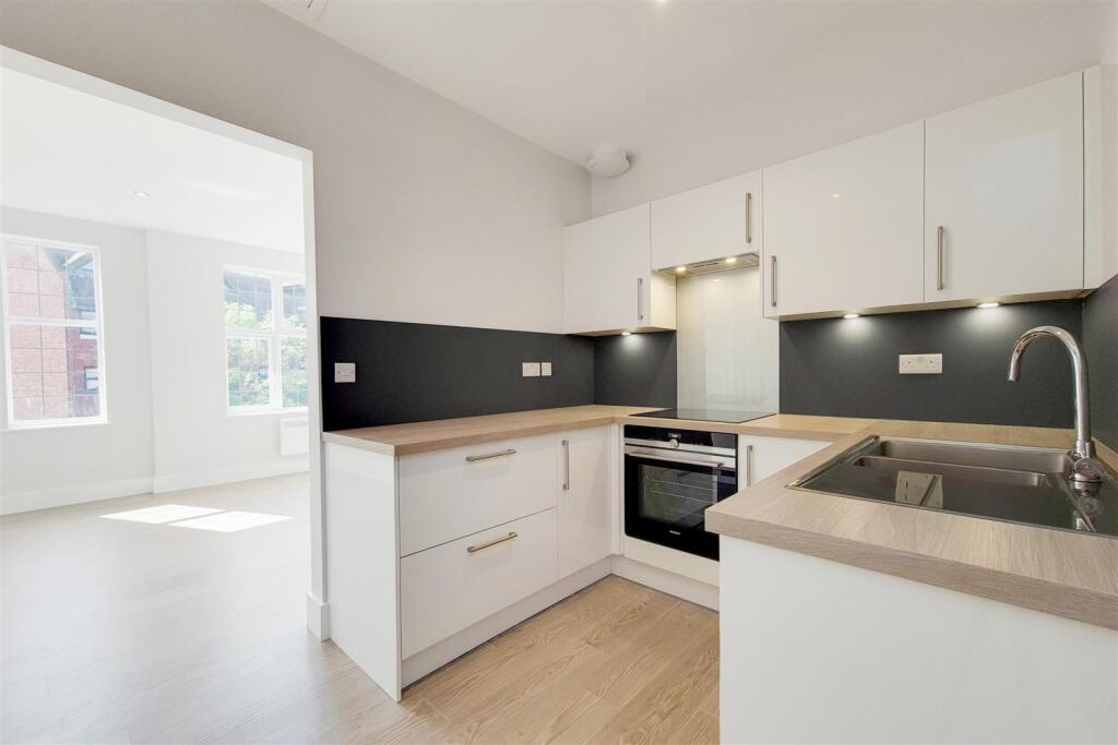 4_Kitchen-0.jpg