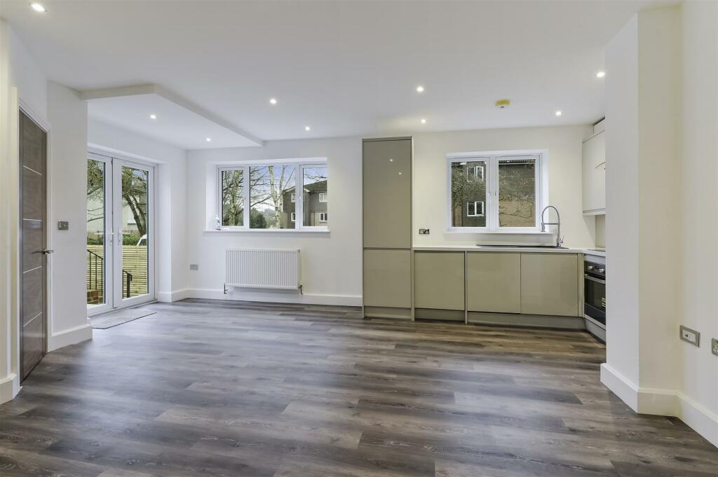 LYNWOOD OAKS FLAT 2 - (6).jpg