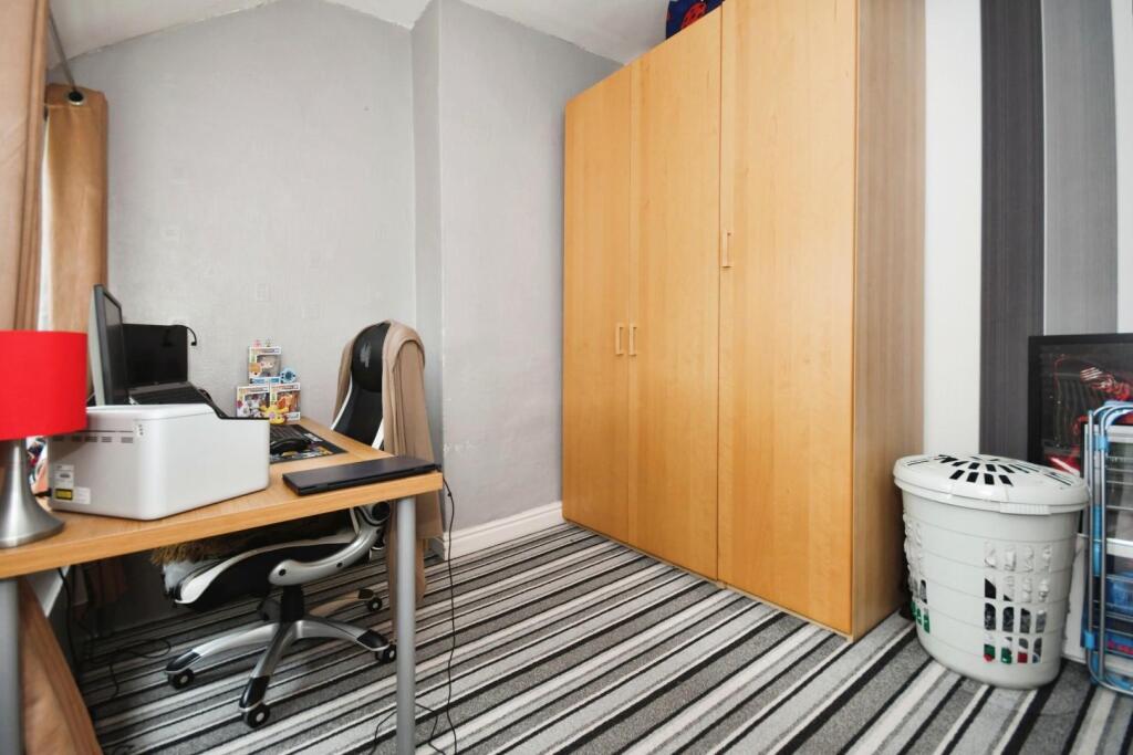 BEDROOM 2 02.jpg