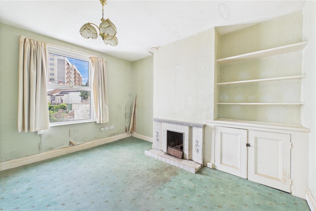 230 Coronation Road, Southville, Bristol BS3 1RL |