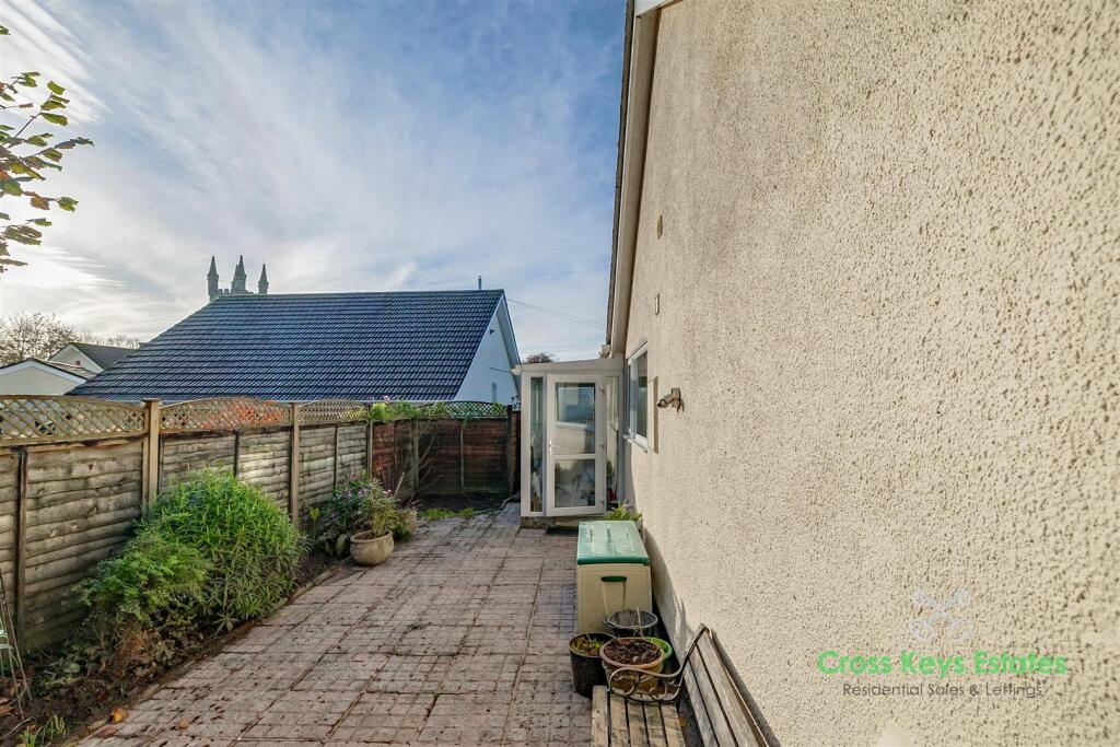 Front &amp; Rear Gardens