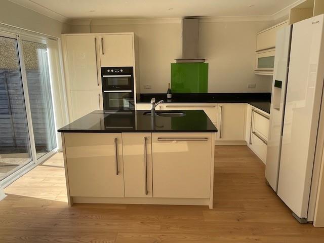 Kitchen 1.jpg