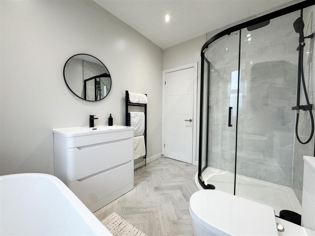 FAMIILY BATH AND SHOWER ROOM
