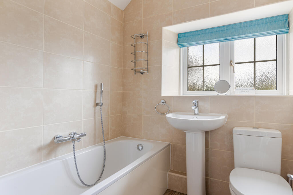 A27 - Bramble Cottage, Chillington - 250916