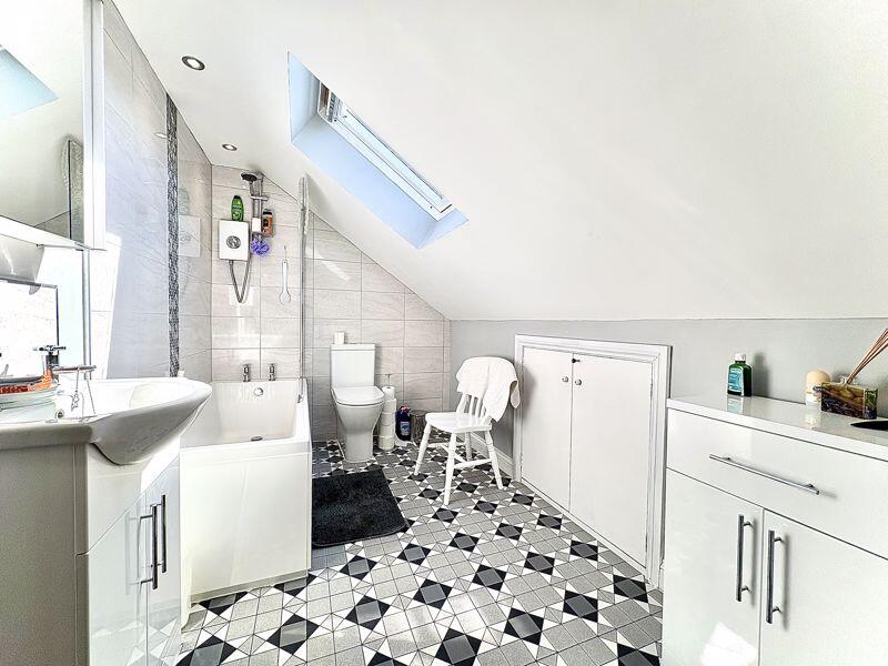 ENSUITE BATHROOM ROOM