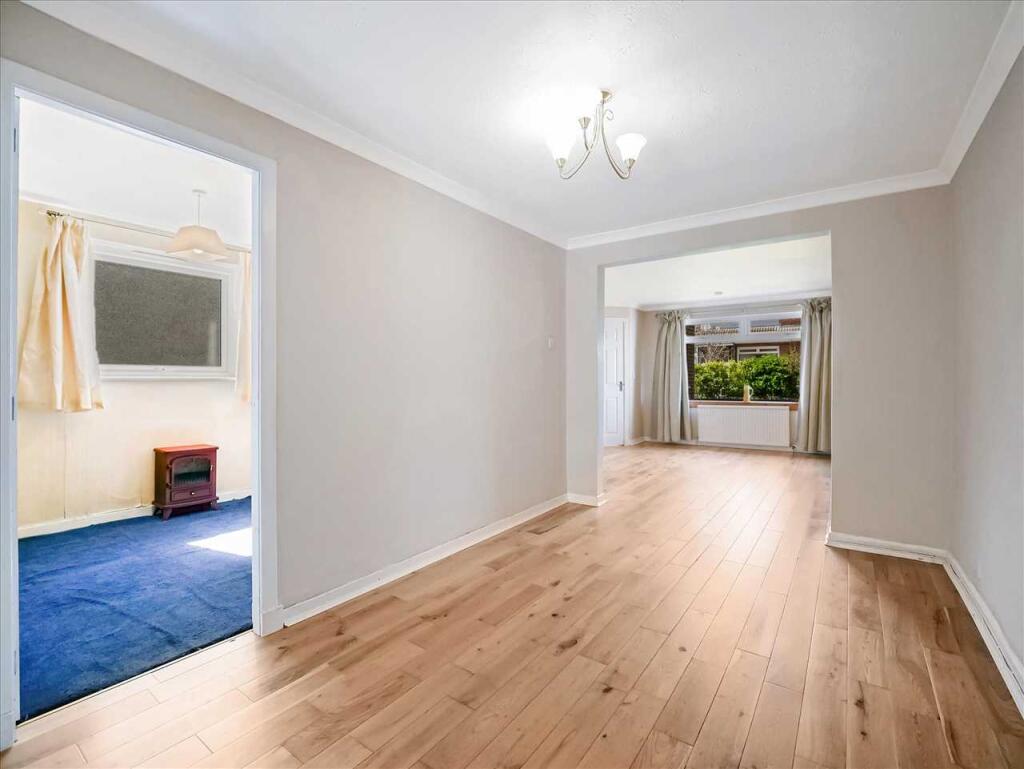 Dining Area (2)