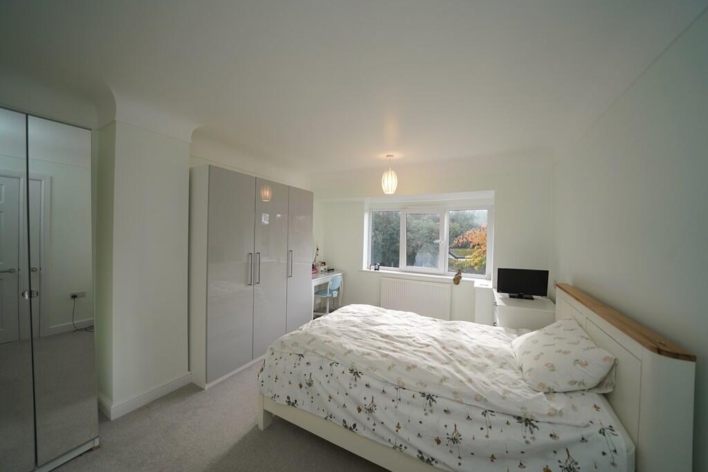  Front facing bed...