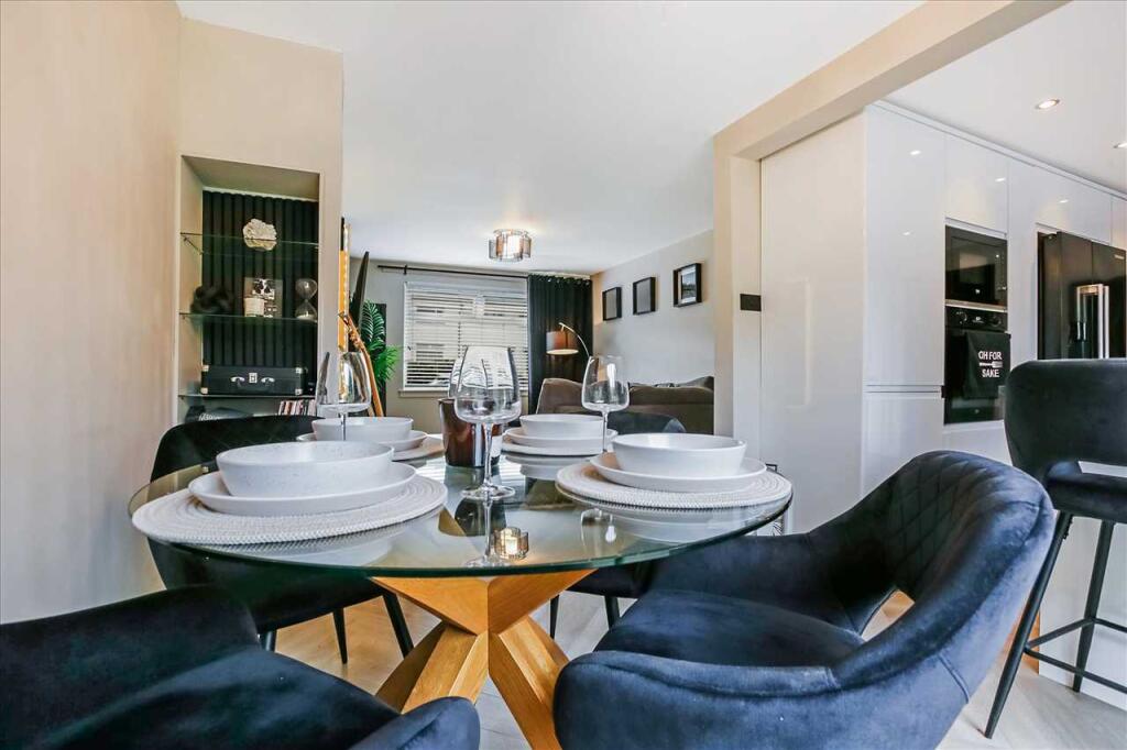 Dining Area (2)