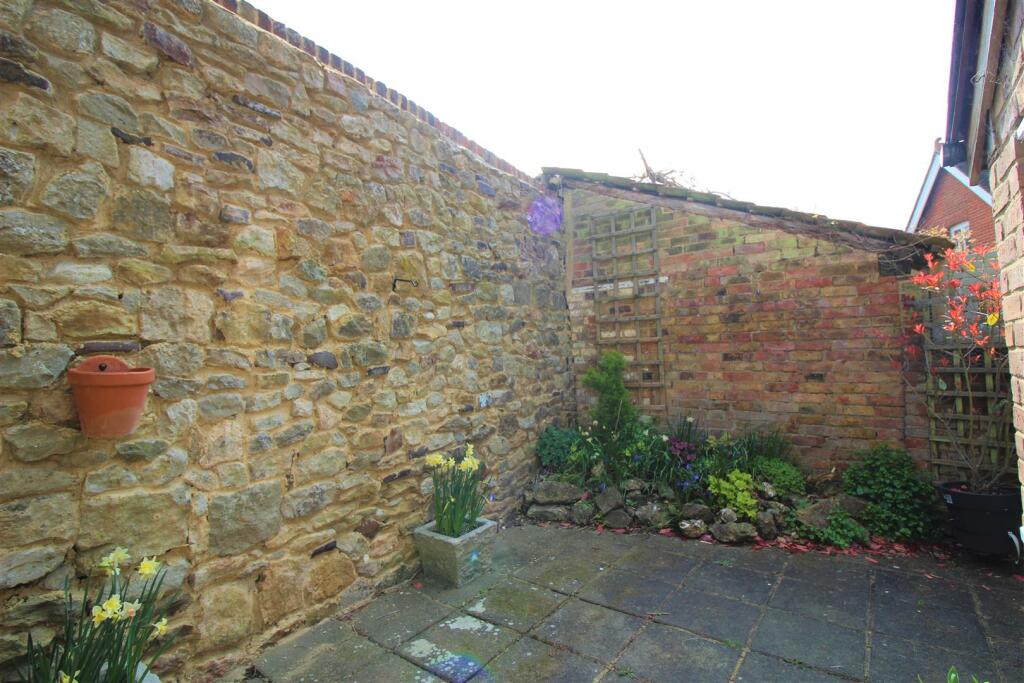 COURTYARD GARDEN