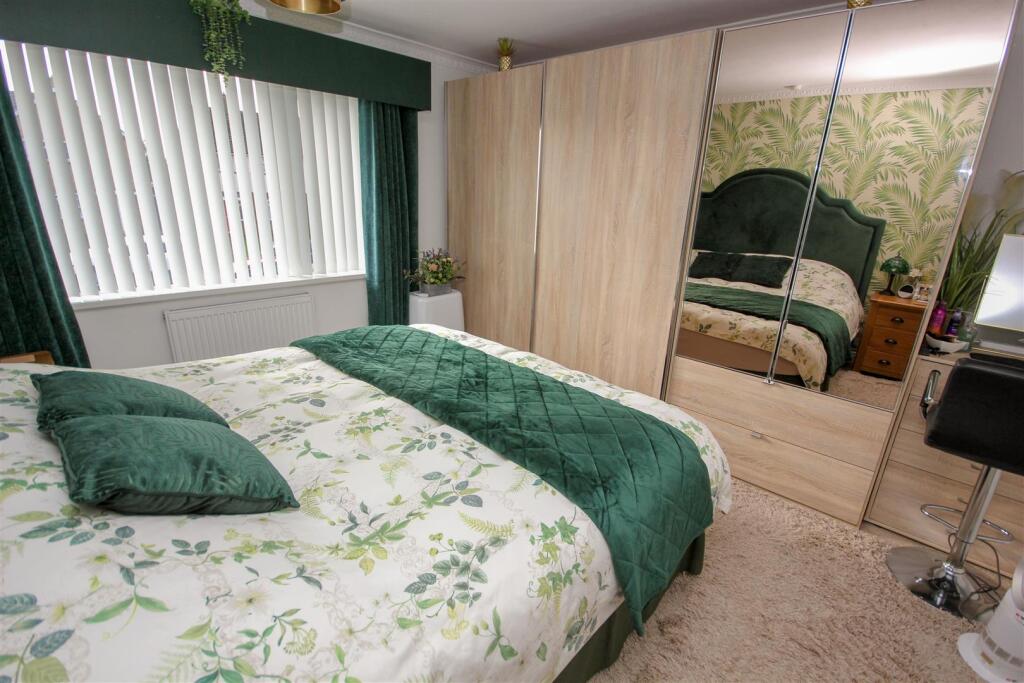 Bedroom..jpg
