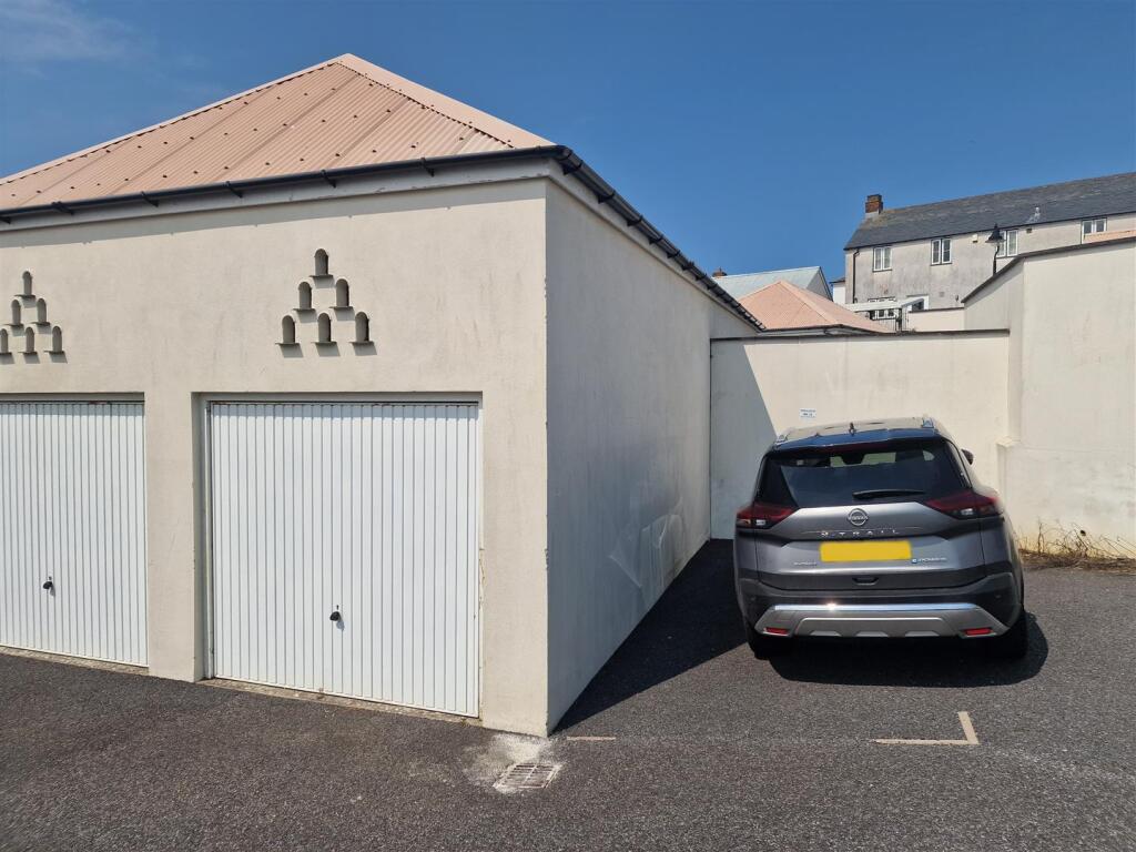 Garage &amp; Parking.