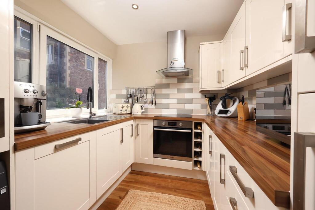 2 Courtside Mews 30.JPG