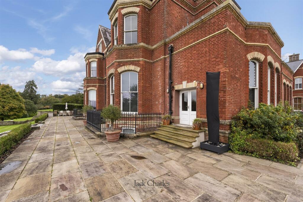 13 Lillesden House, TN18 4QG 008.jpg