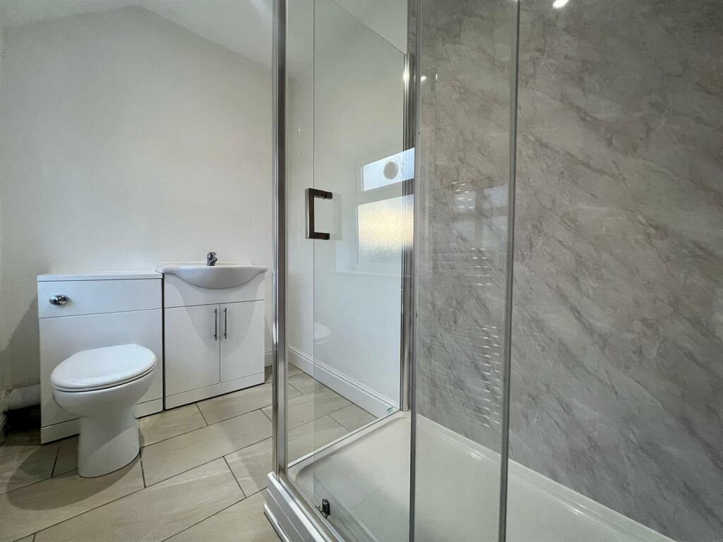 USE shower room  (6).jpg