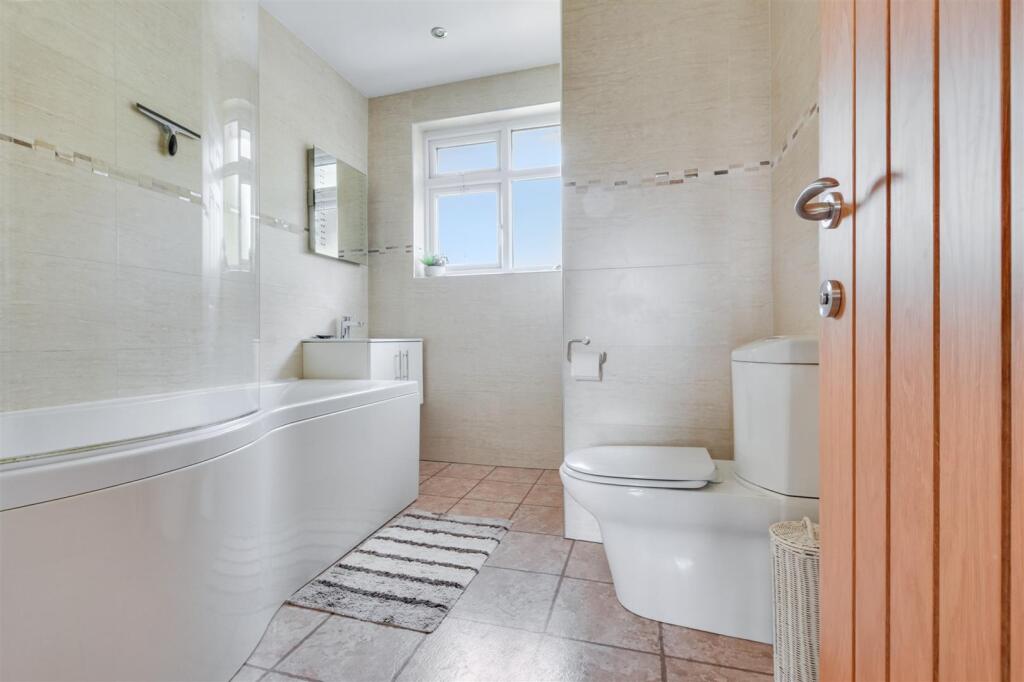 Bathroom_2.jpeg