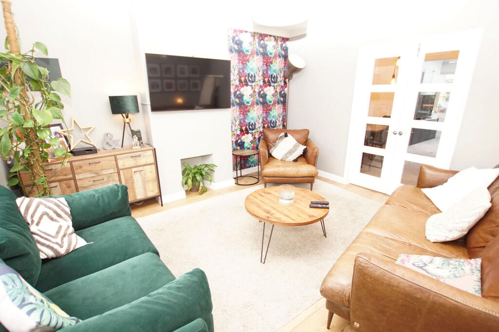 Lounge-2.jpg