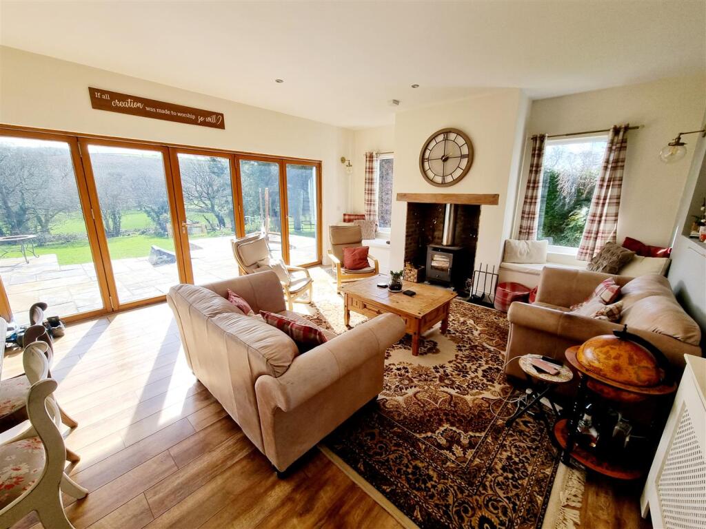 Sitting Area.jpg