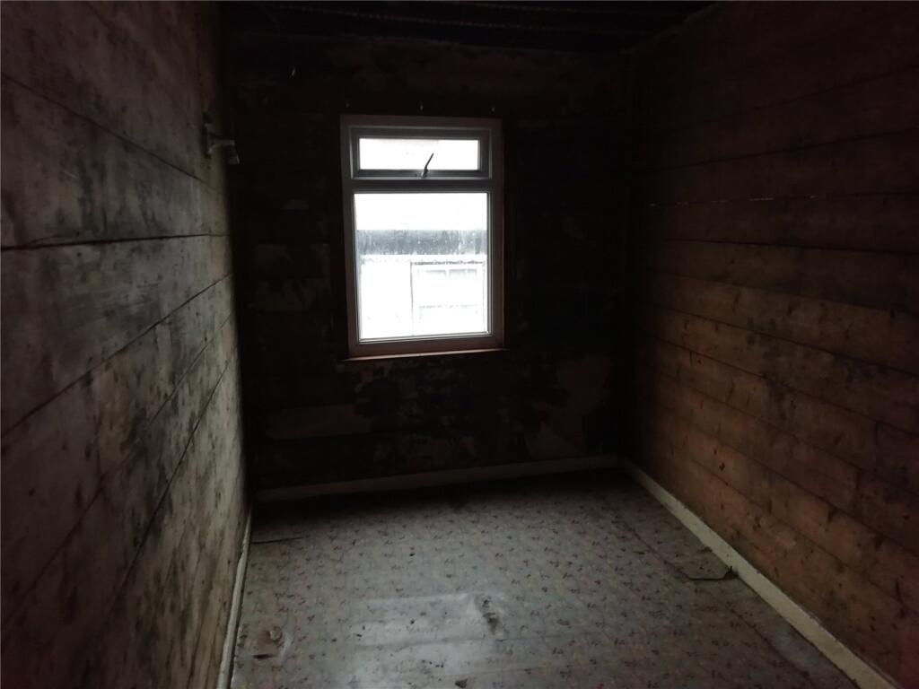 Middle Bedroom
