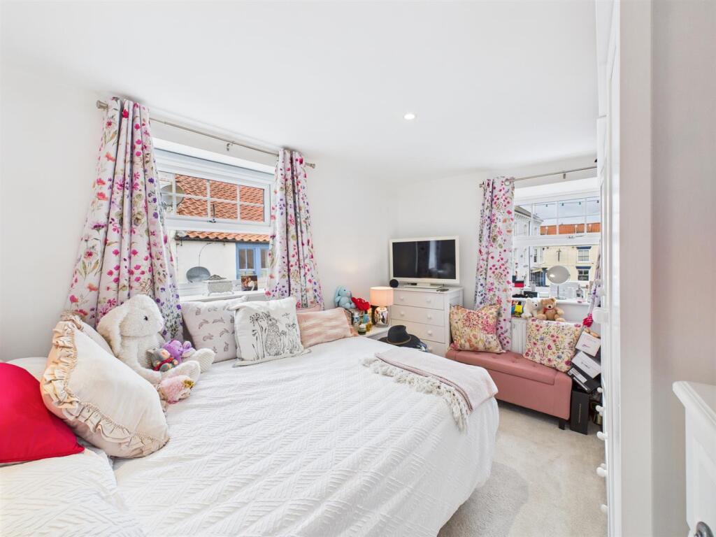 Bedroom:
