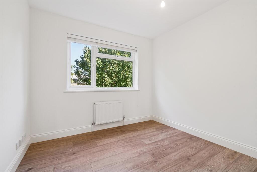 45 Oak Hill bedroom 3.jpg