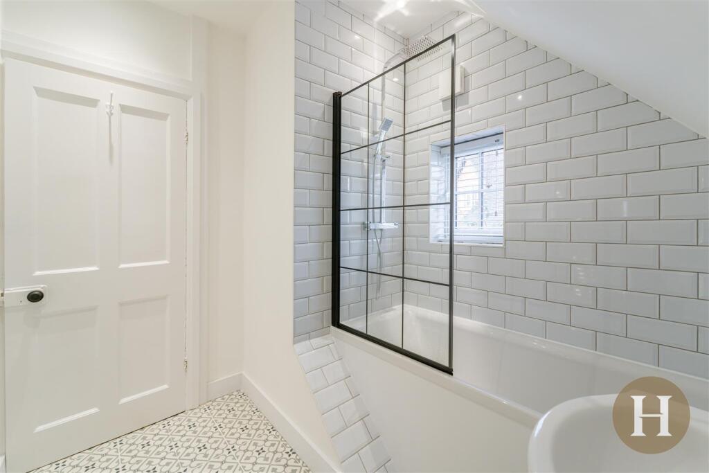 Hadleigh Estate Agents-24.jpg