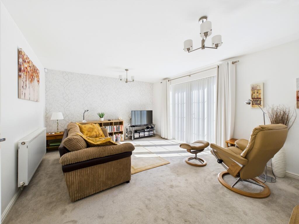 CAM05192G0-PR0033-STILL010