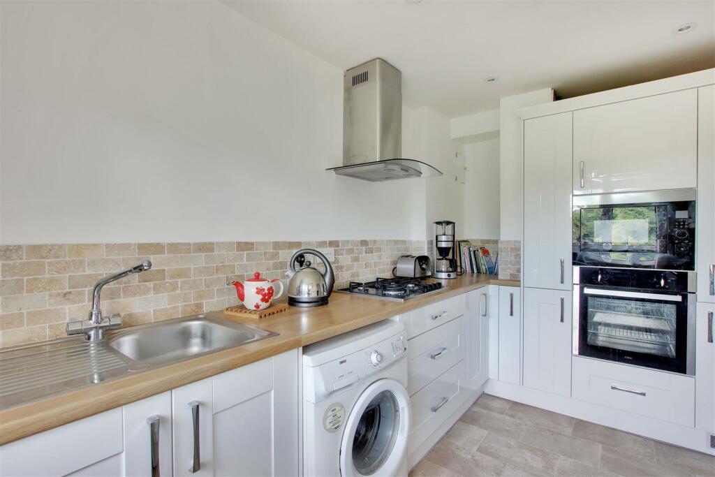Kitchen (ii).JPG