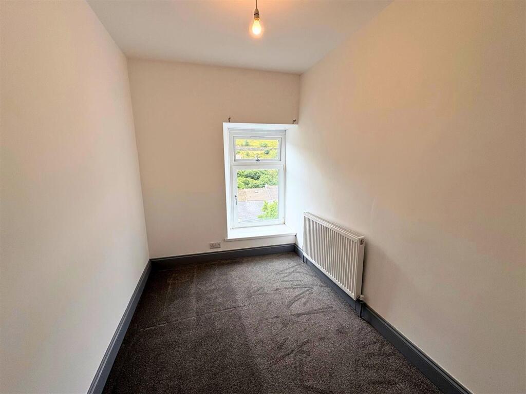 Bedroom 3a (edit).jpg