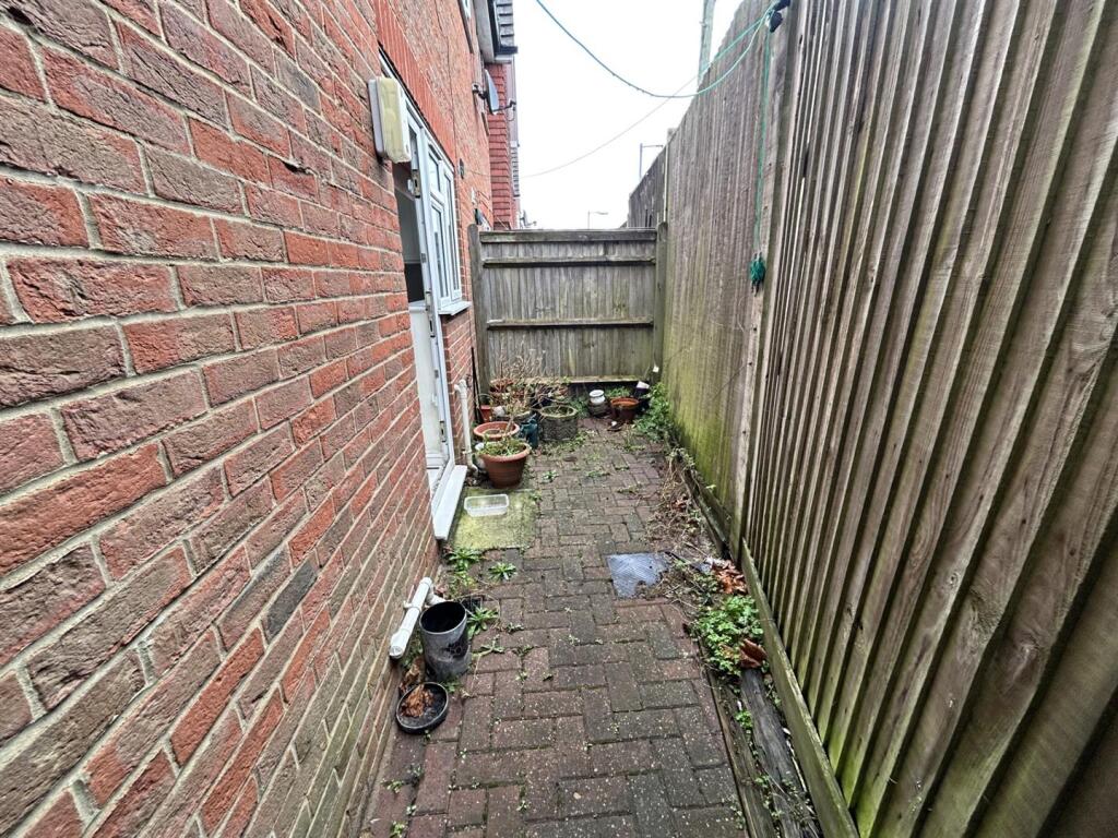 01323 438506