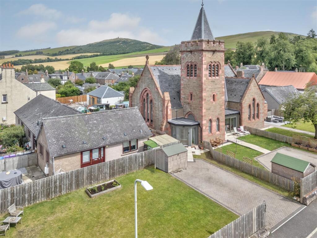 3C Castle Street Newtyle-20.JPG