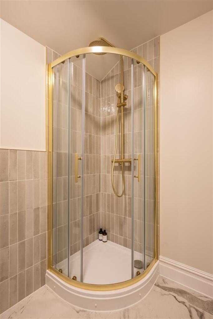 First-Bedroom-Ensuite-3.jpg