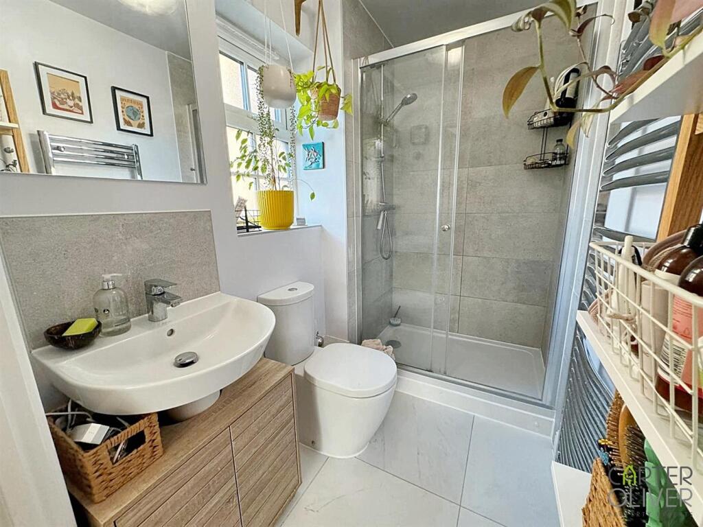 ENSUITE SHOWER ROOM