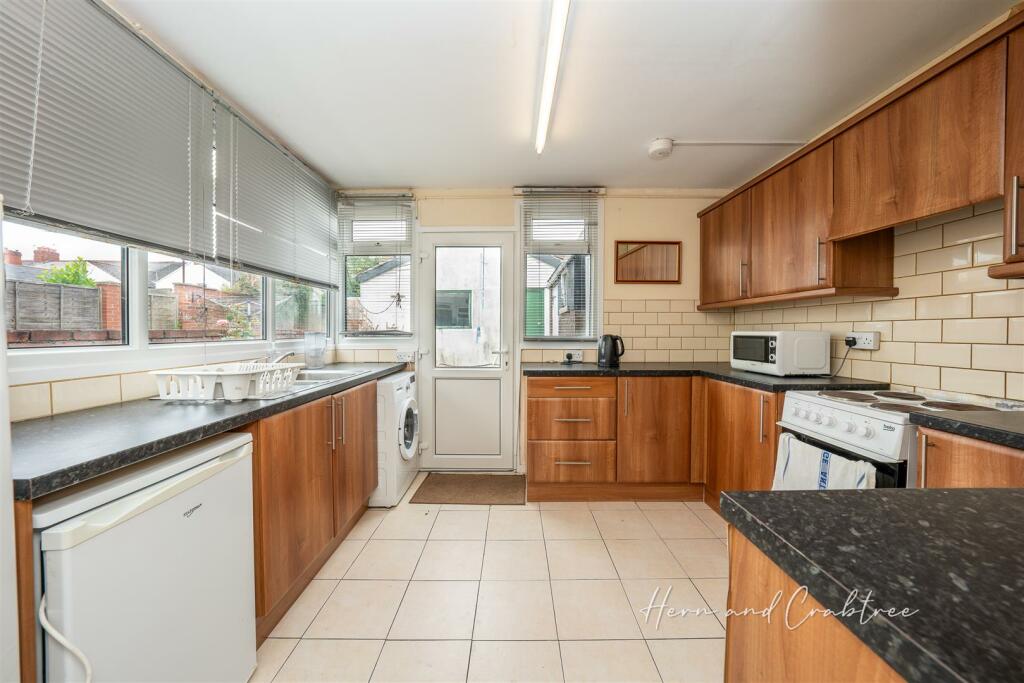 Summerfield Avenue, Cardiff, HernCrabtree (9).jpg