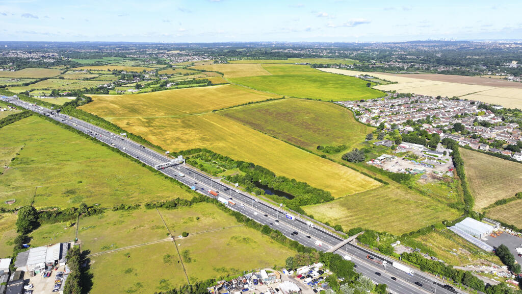 Barn End Farm, Dartford, DA2 7QA (5&amp;6) NB 17