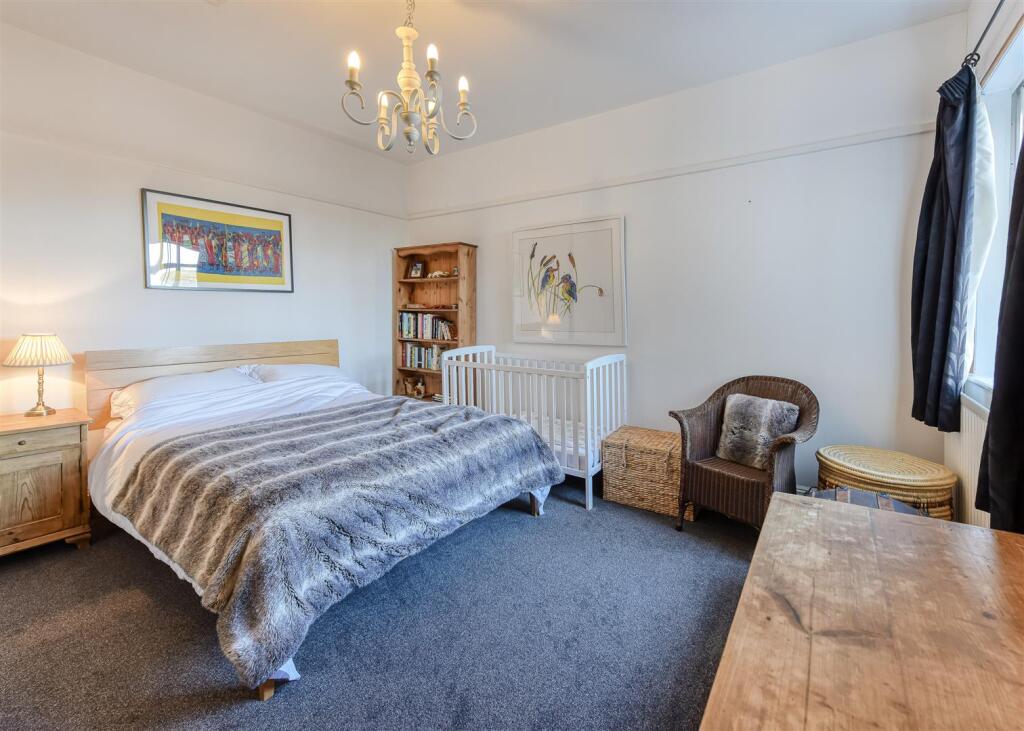 Gunstone House-bed2a.jpg
