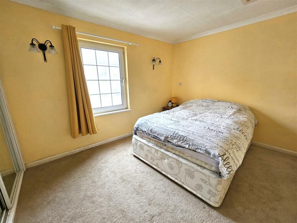 bed 2.jpg