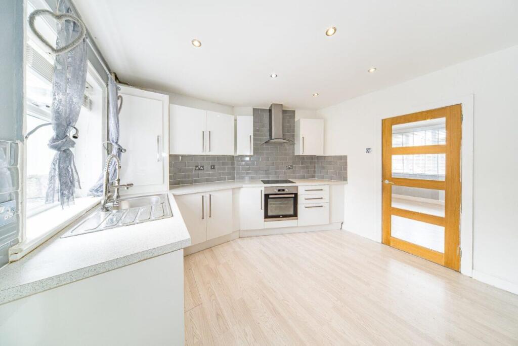 38 st james road kitchen.jpg