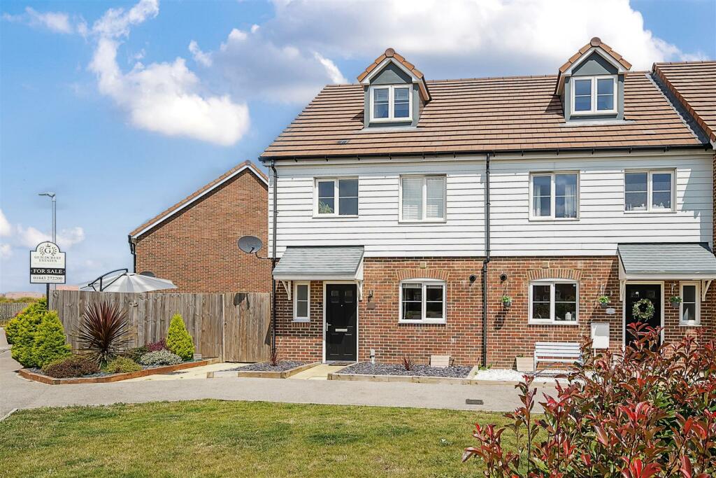 Lynx Street 4 Bedroom Detached For Sale - External