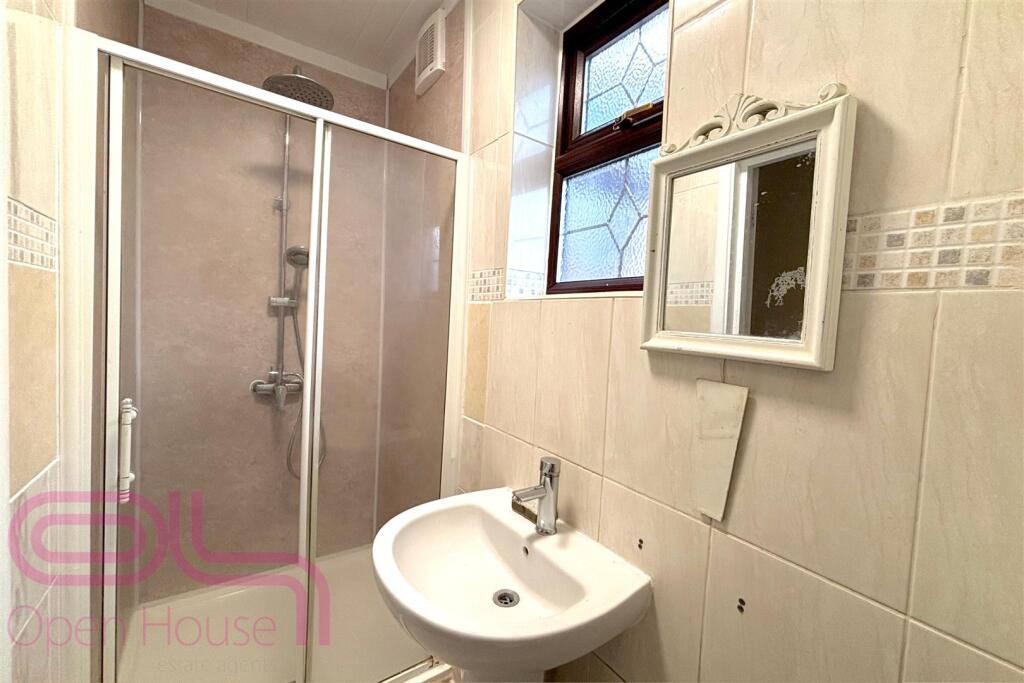 Hanworth Shower Room.jpg