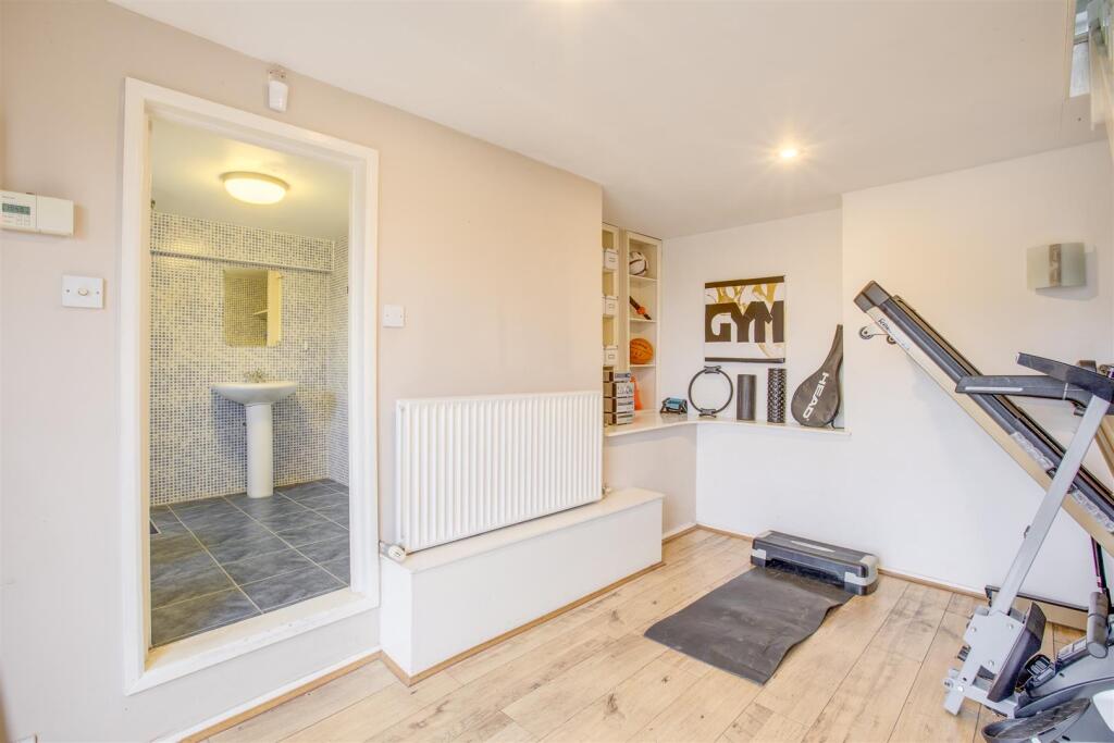 6 Baronsmead Road, HP12 3PQ-11.jpg