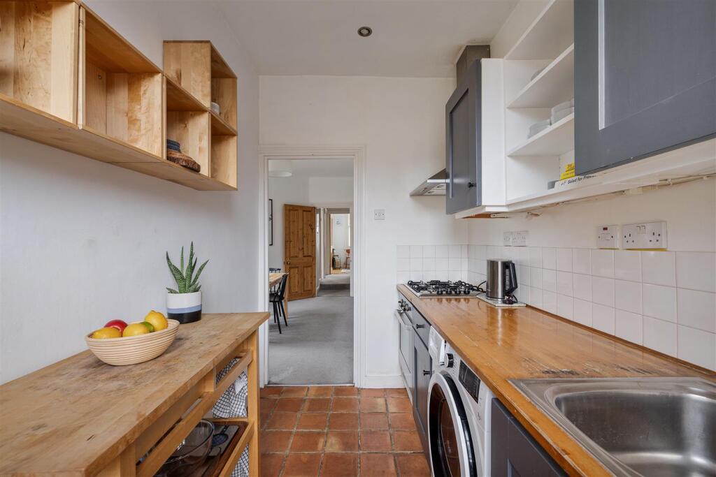 Lawton Road, E10